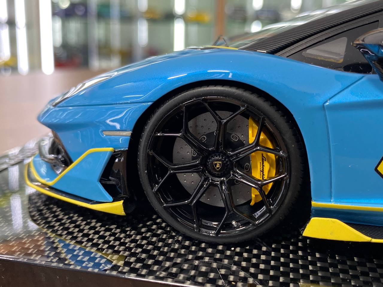 1:18 Resin Model – MR Collection Lamborghini Aventador Roadster SVJ #63 – Blue/Yellow – 1 of 1
