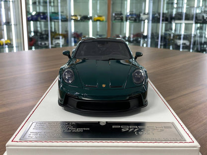 1:18 Resin - Davis & Giovanni Porsche 911 GT3 (992) Porsche Racing Green Metallic - Limited Edition 36pcs