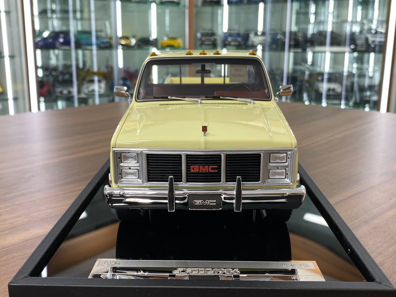 1:18 Resin Model - Old School Models GMC Sierra Classic 3500 (1986) - Desert Yellow - Limited 60 pcs