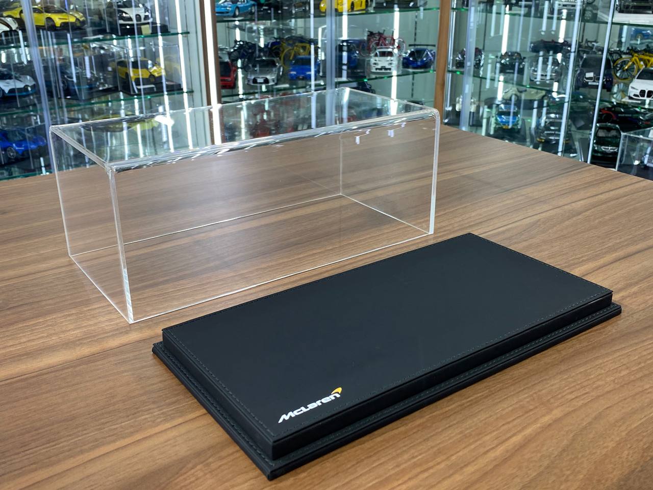1:18 Acrylic Display Case – Black Leather Base with McLaren Logo Print