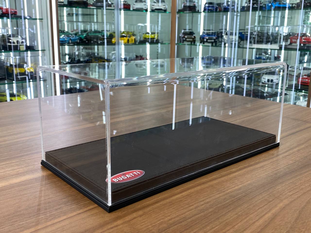 1:18 Acrylic Display Case – Black Leather Base with Bugatti Logo Print