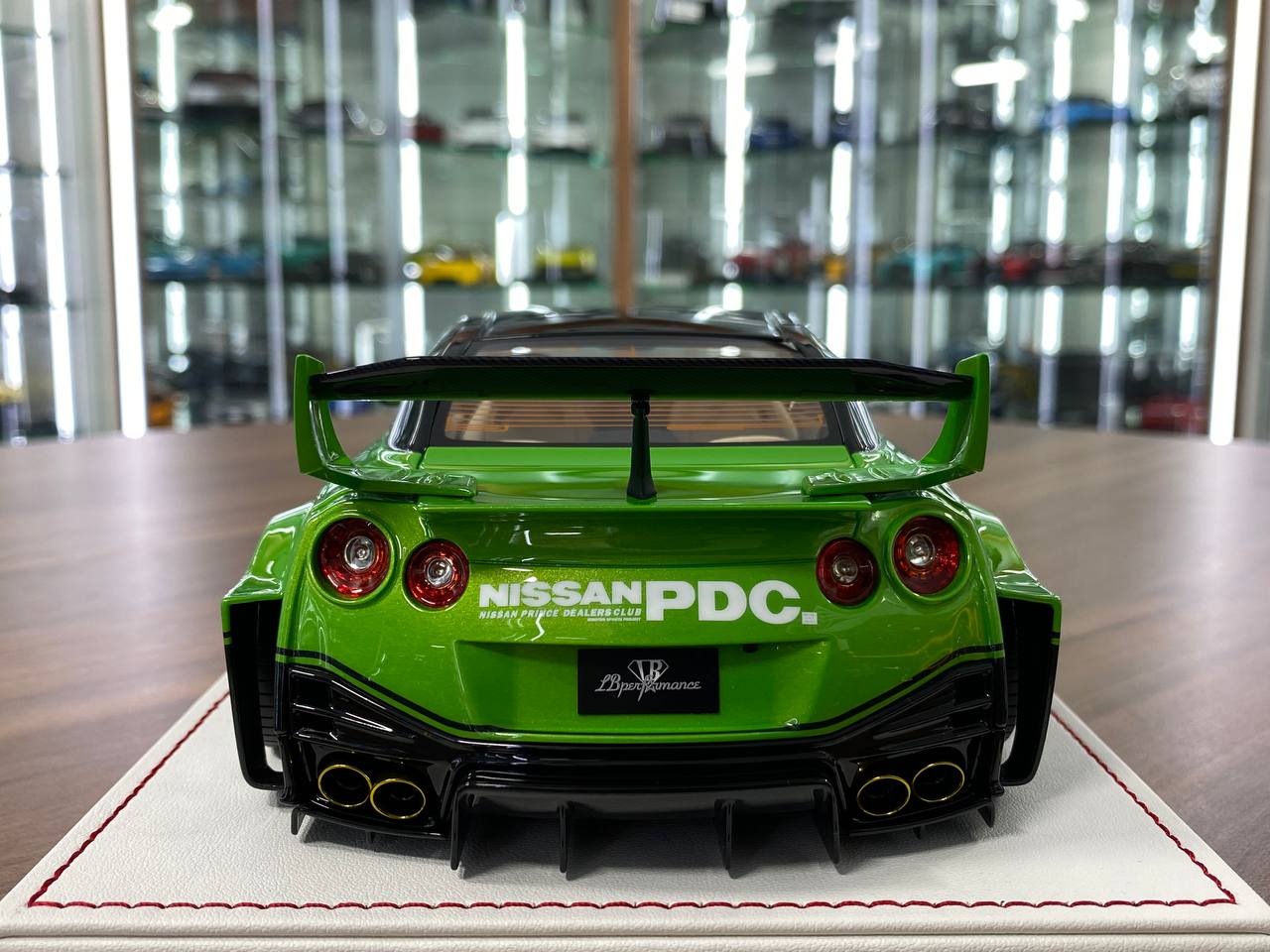 1/18 Resin  – Davis & Giovanni Nissan R35 GT-RR LBWK Metallic pearl green / dark green with decals Limited- 6 pcs