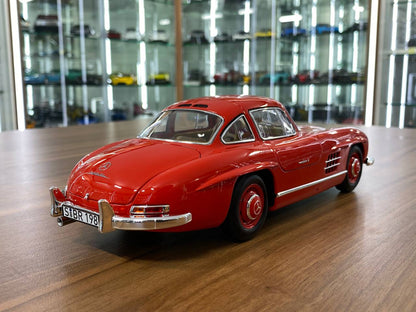 1/18 metal diecast Norev Dealer Edition  Mercedes-Benz 300 SL 1954-1957  Fire Engine Red