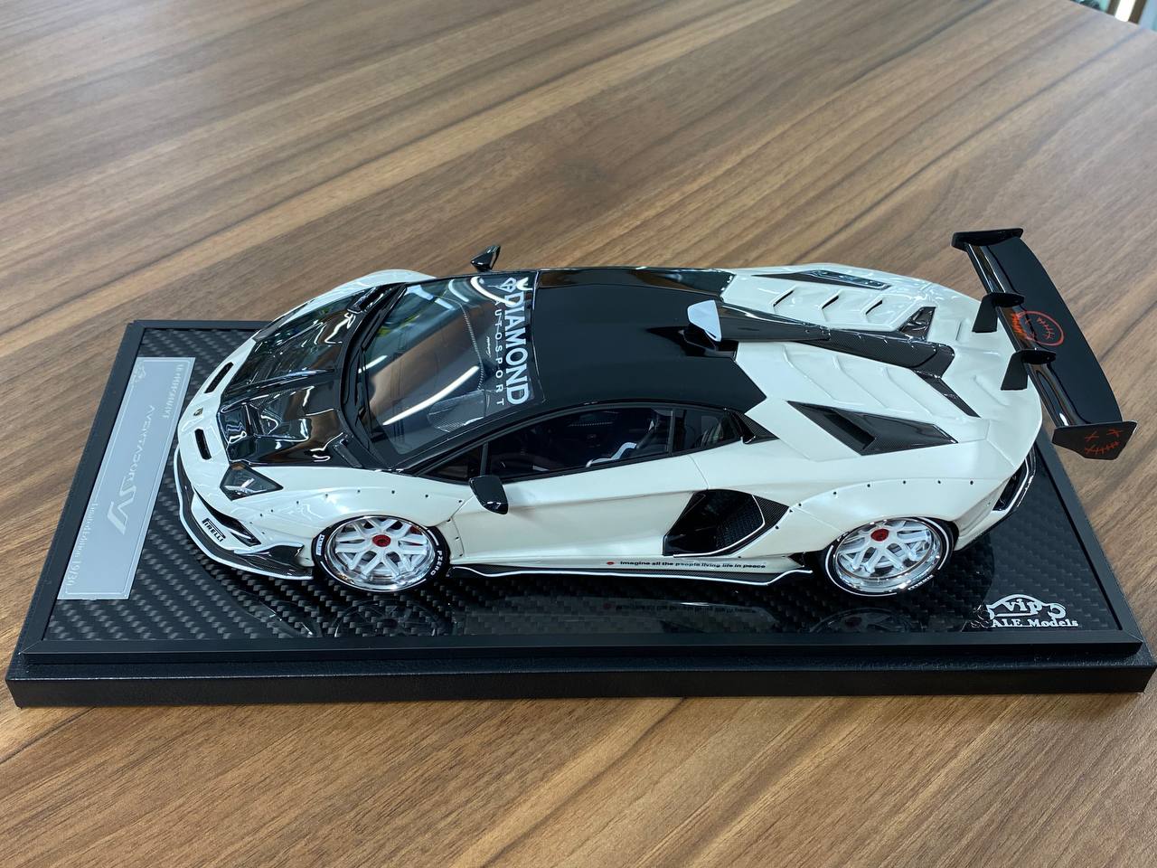 1/18 Resin – VIP Models Lamborghini Aventador SVJ Illusionary Pearl White Decals Limited Edition: 30 pcs