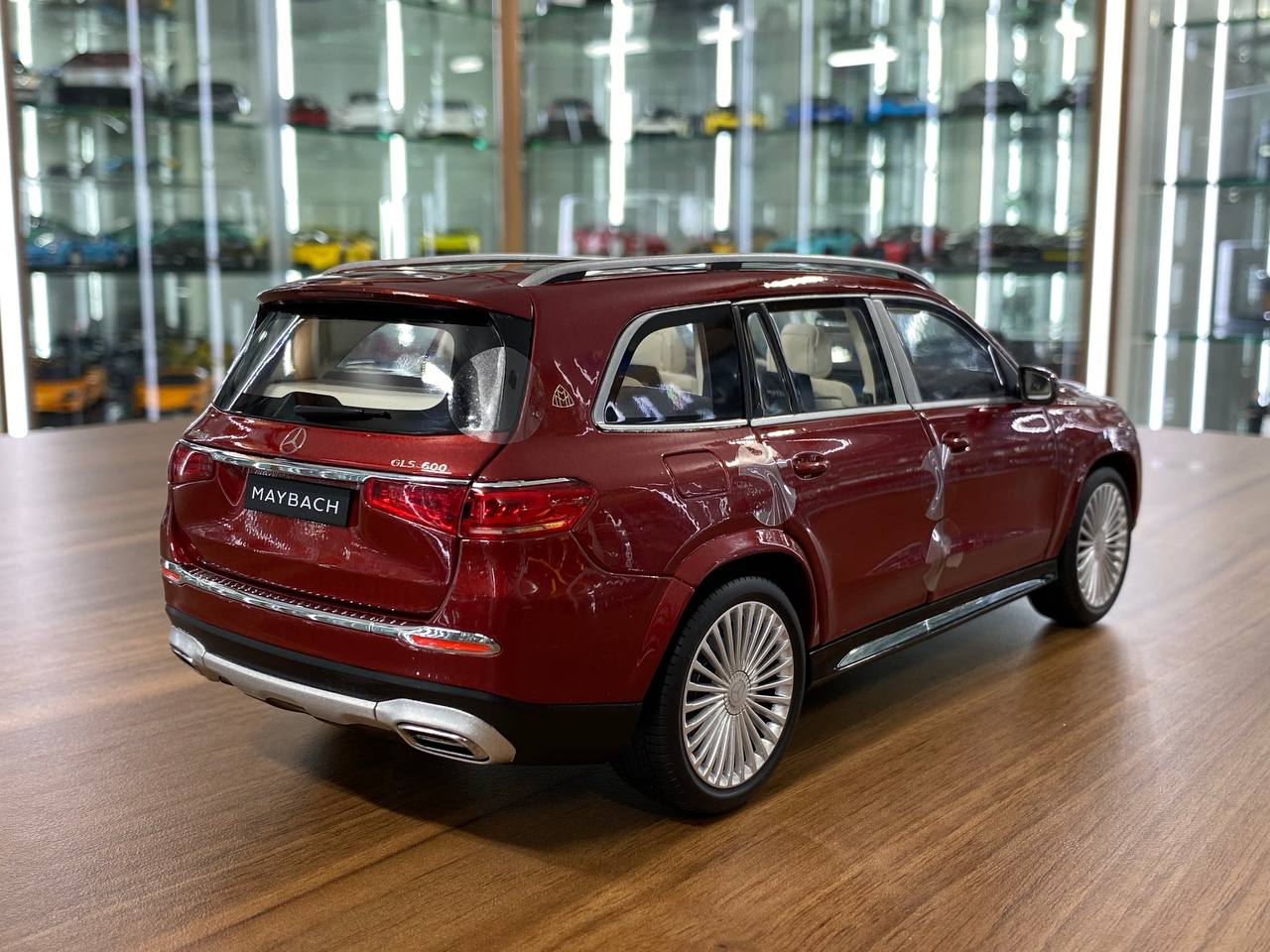 1/18 Diecast Mercedes-Maybach GLS 600 4MATIC Paragon Scale Model Car