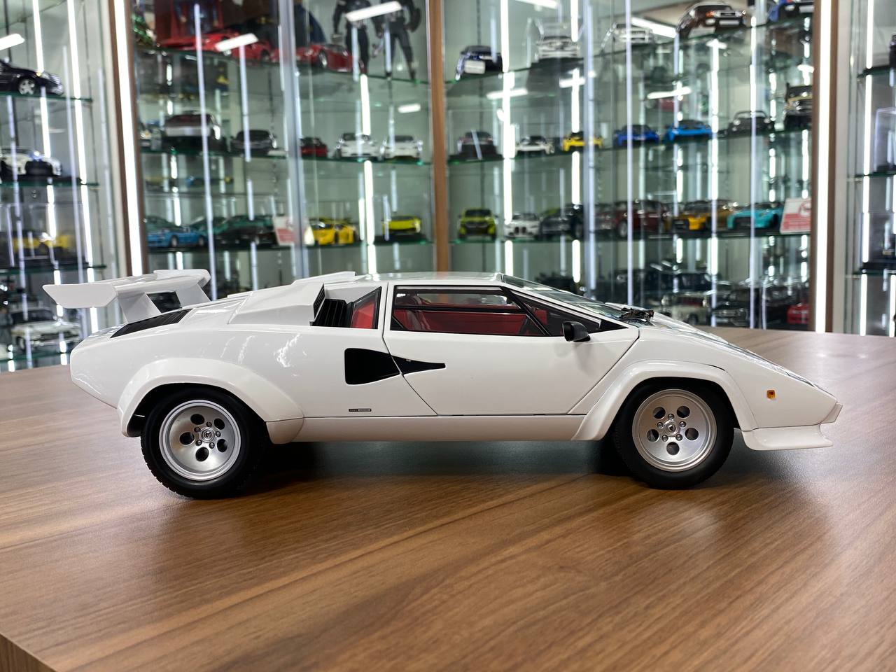 1/12 Diecast Full opening KK Scale Lamborghini Countach LP5000 QV in White