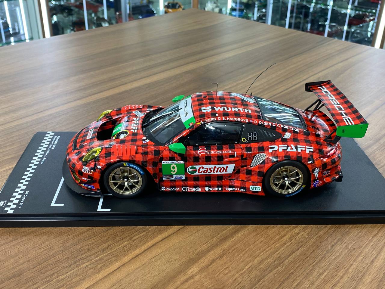 1/18 Diecast  ixo Models PORSCHE 911 GT3 R #9 S. Hargrove / L. Kern / D. Olsen / Z. Robichon 24h Daytona 2019 Racing Red / green