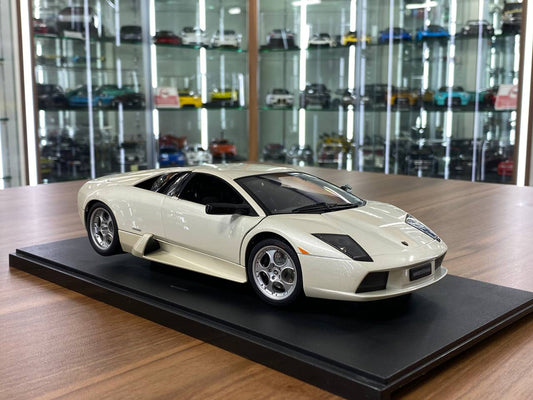 1/18 Diecast Lamborghini Murciélago – Balloon White | AUTOart | Full Opening