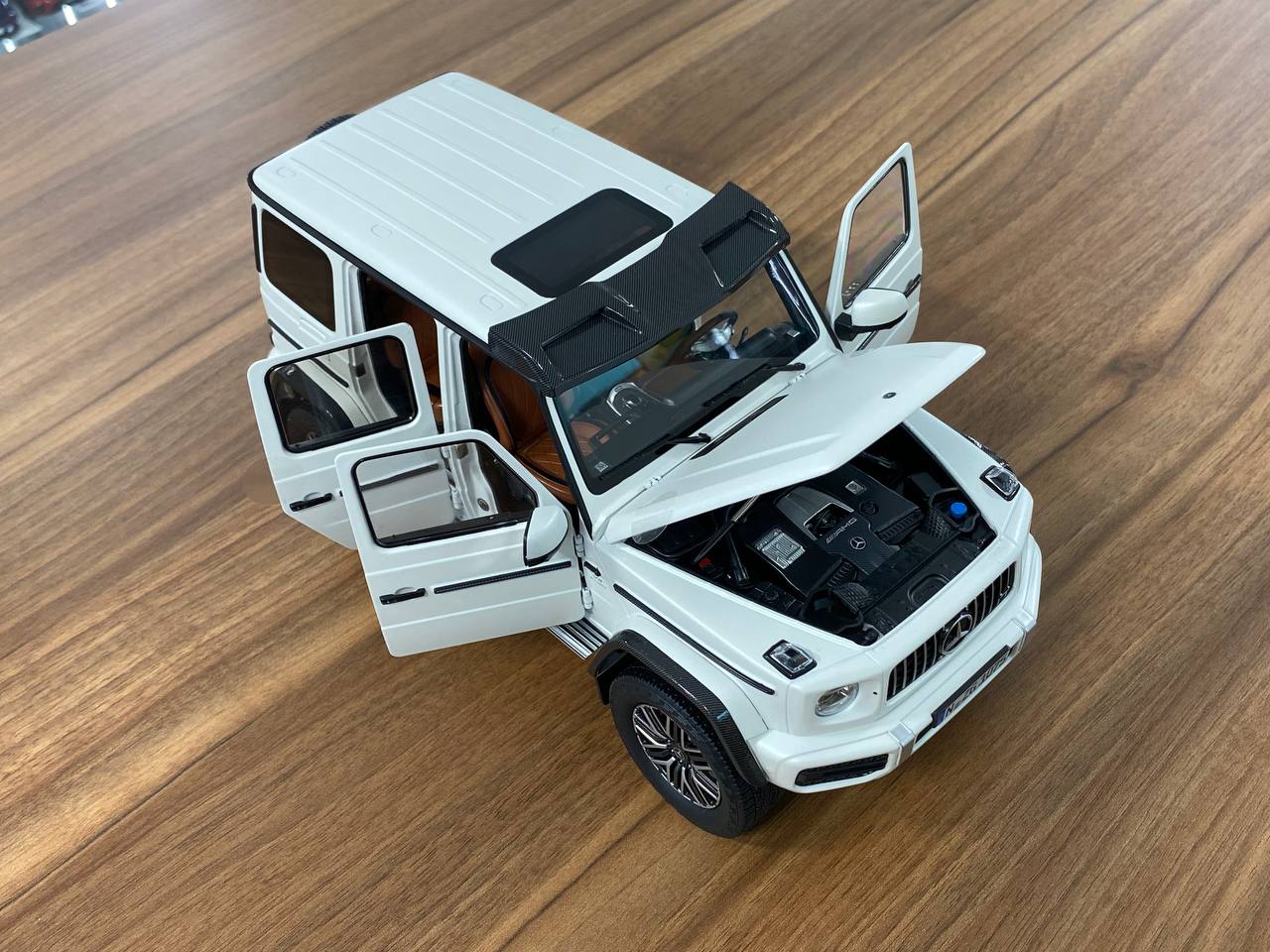 1/12 Diecast NZG Modelle GmbH Mercedes Benz AMG G 63 4x4 Pearl white |Full opening