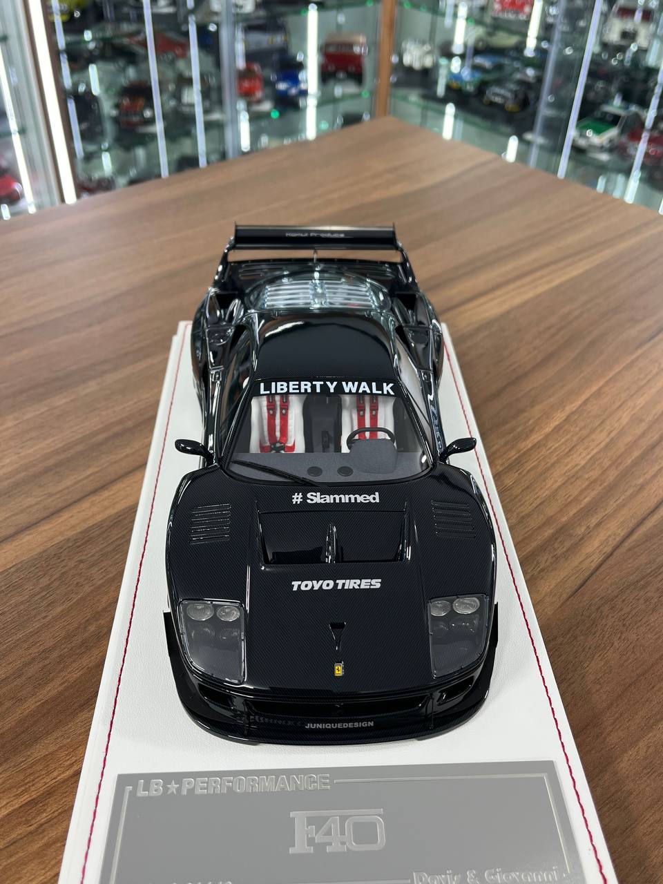 🏁 Davis & Giovanni 1:18 Resin Ferrari F40 LBWK – Full Carbon Fibre | White/Black Interior | 04 of 13