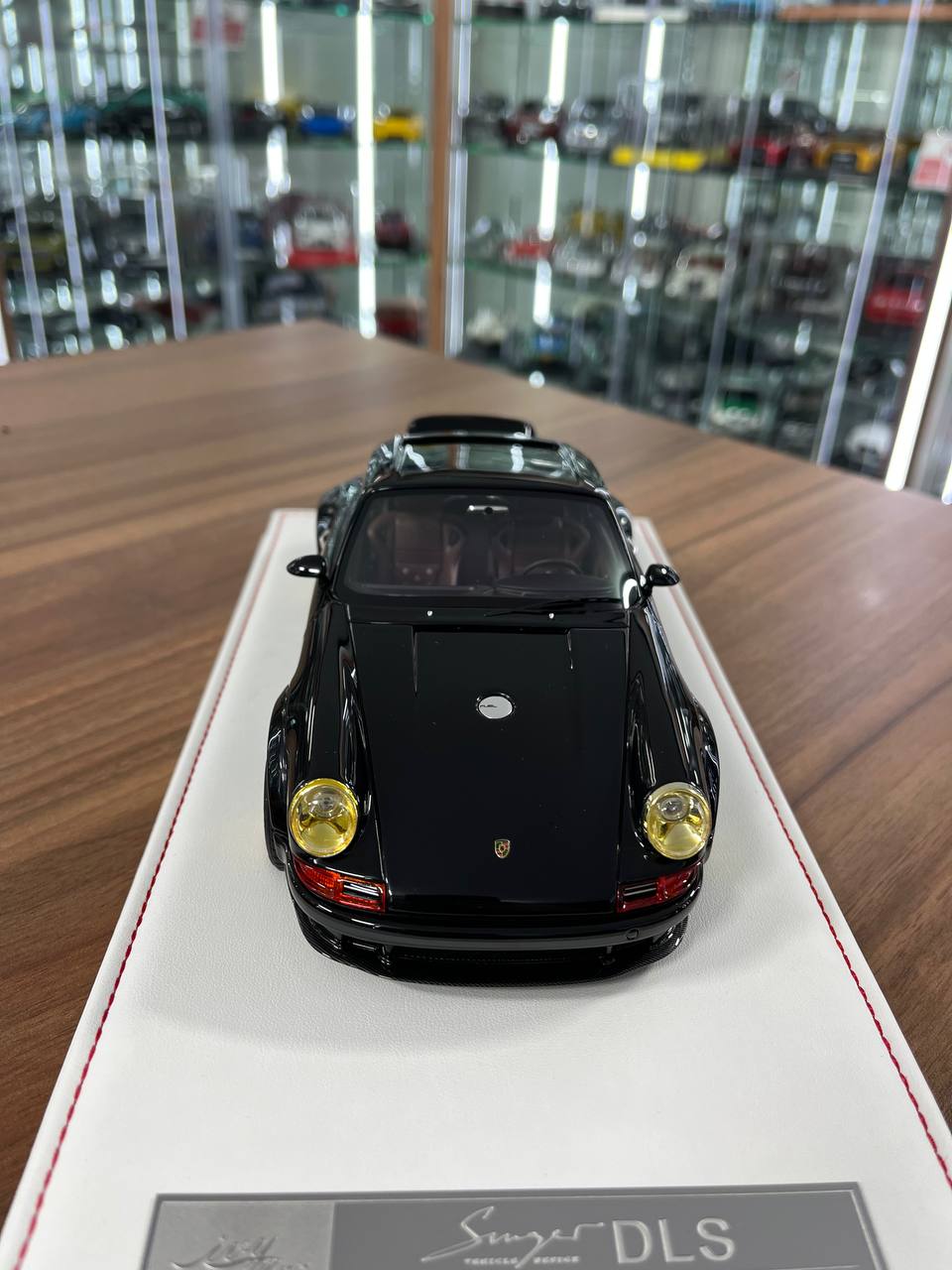 Ivy Models 1:18 Porsche Singer DLS – Midnight Gold | Resin | Limited to 30 pcs
