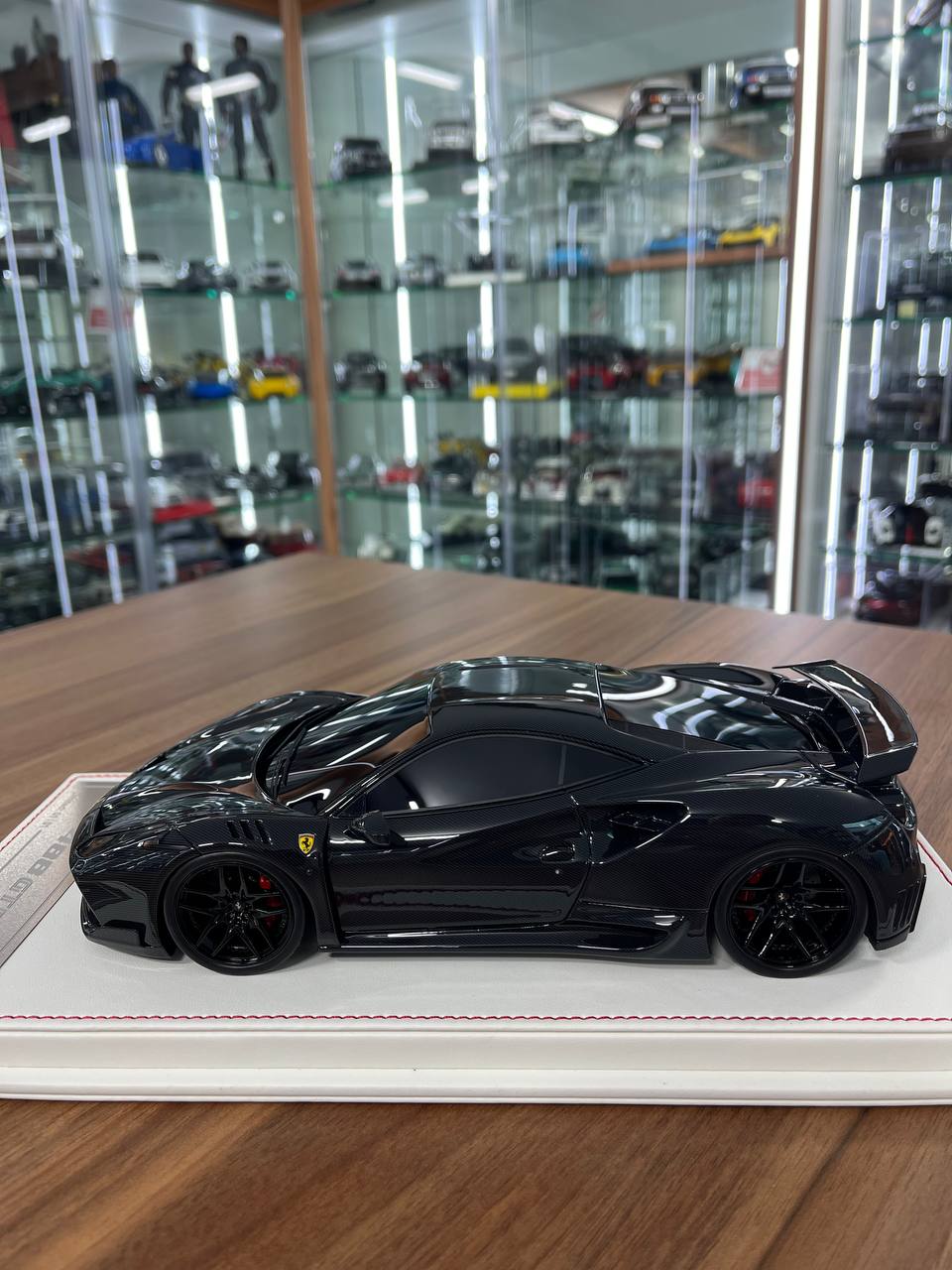 1/18 Ferrari 488 GTB N-Largo z| Davis & Giovanni | Resin | Carbon Fiber x White | 1 of 1