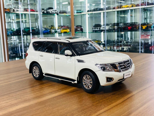 1/18 Nissan Patrol Y62 Paudi White Model Car