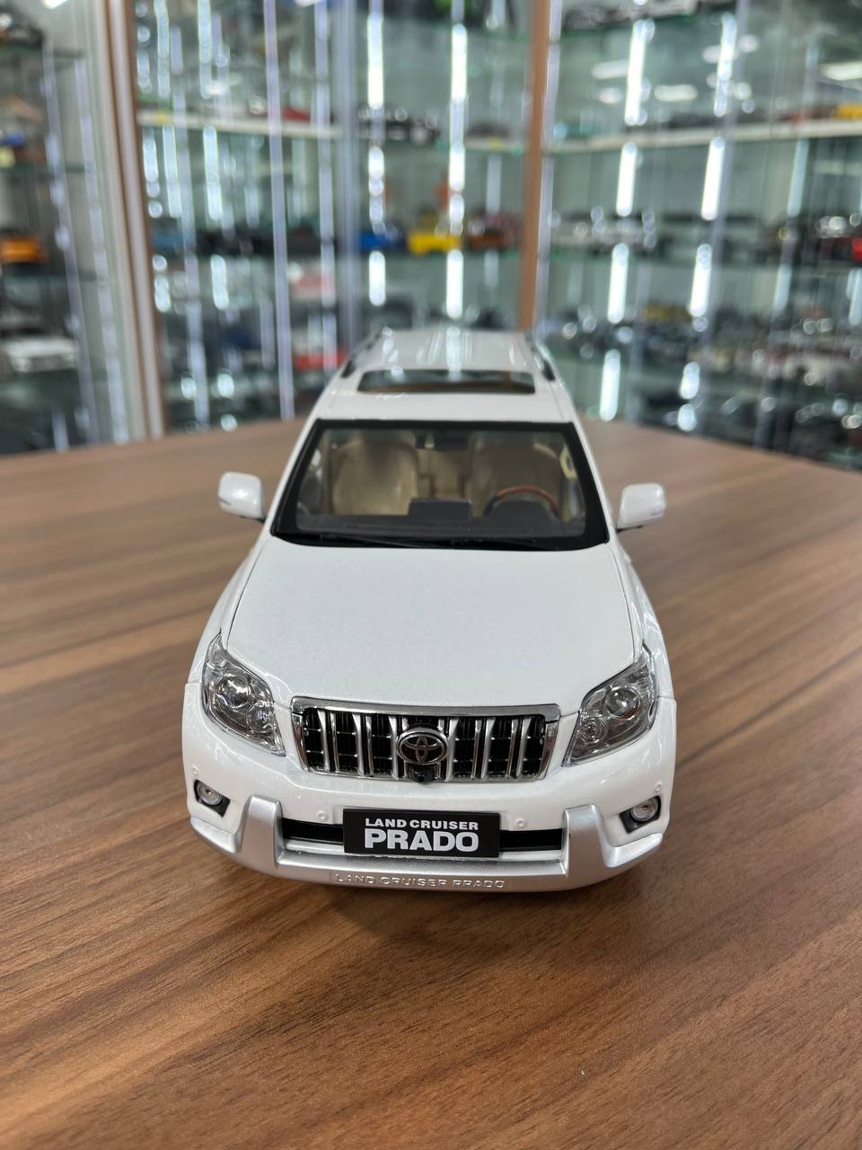 1/18 Diecast full opening  Faw Toys Land Cruiser PRADO 2009 White