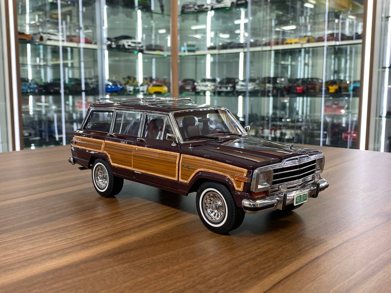 1/18 Diecast Jeep Grand Wagoneer 1991 Black Cherry | DD Model | Full Openings