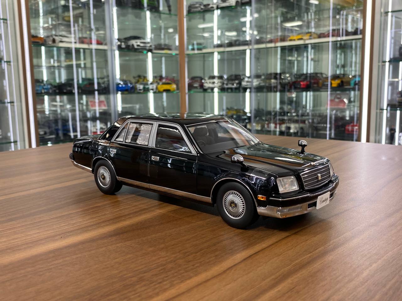 1:18 Diecast Model Toyota Century 1997 Black | Almost Real | Full-Opening