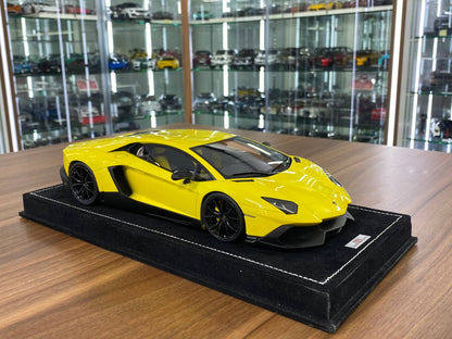 1:18 MR Collection Lamborghini Aventador 50th Anniversario Yellow | Resin | Limited Edition