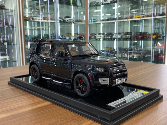 1/18 Resin MotorHelix Land Rover Defender 110 SHEIKH MOHAMMED EDITION Black ( UAE plate )  Limited 50 pcs