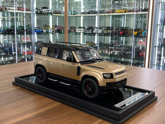 1/18 Resin MotorHelix Land Rover Defender 110 Gold Limited 50 pcs