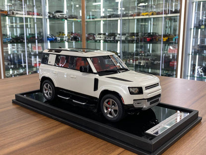 1/18 Resin MotorHelix Land Rover Defender 110 Pearl White Limited 50 pcs