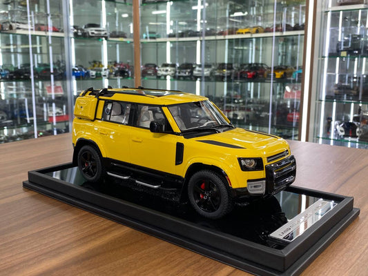 1/18 Resin MotorHelix Land Rover Defender 110 Desert Yellow Limited 50 pcs