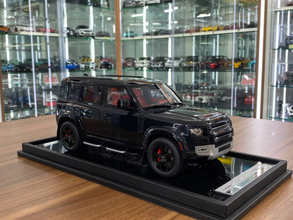 1/18 Resin MotorHelix Land Rover Defender 110 Gloss Black Limited 50 pcs