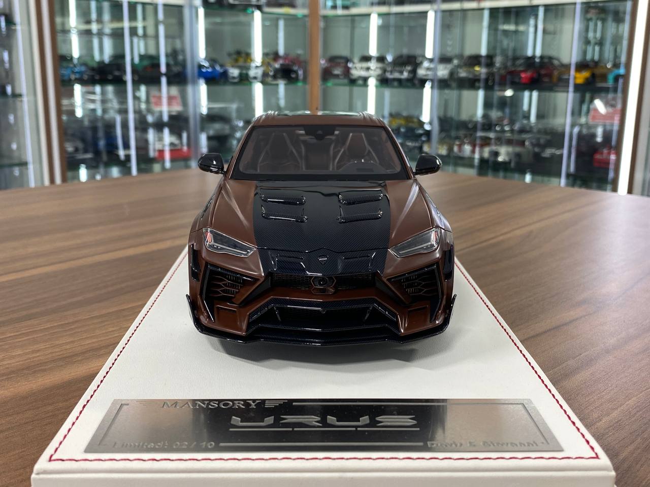 1/18 Resin Lamborghini Urus MANSORY Davis & Giovanni Gloss Brown
