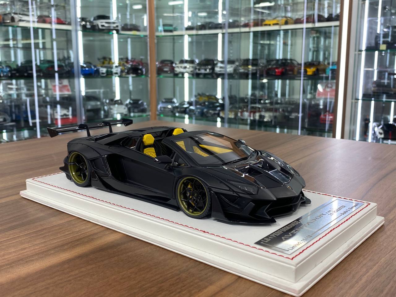 1/18 Resin Davis & Giovanni Lamborghini Aventador LP 720-4 2.0 Roadster in Matt Black with Black/Yellow Interior Limited Edition - 18 pcs