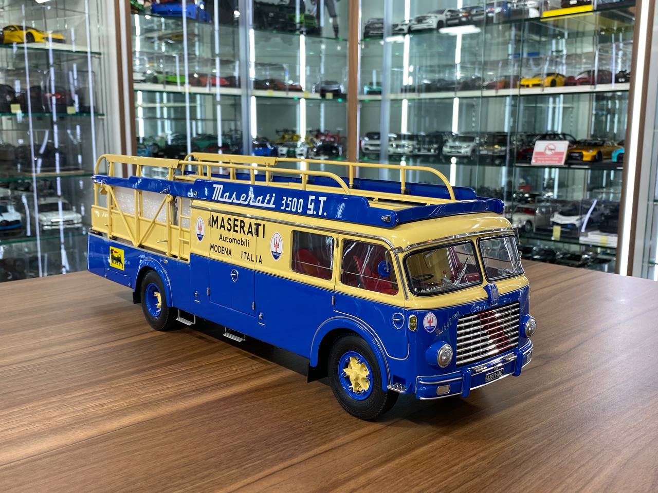 CMC Fiat 642 RN2 Bartoletti, 1957 Maserati Renntransporter [ 1/18 Diecast, Blue/ Yellow]