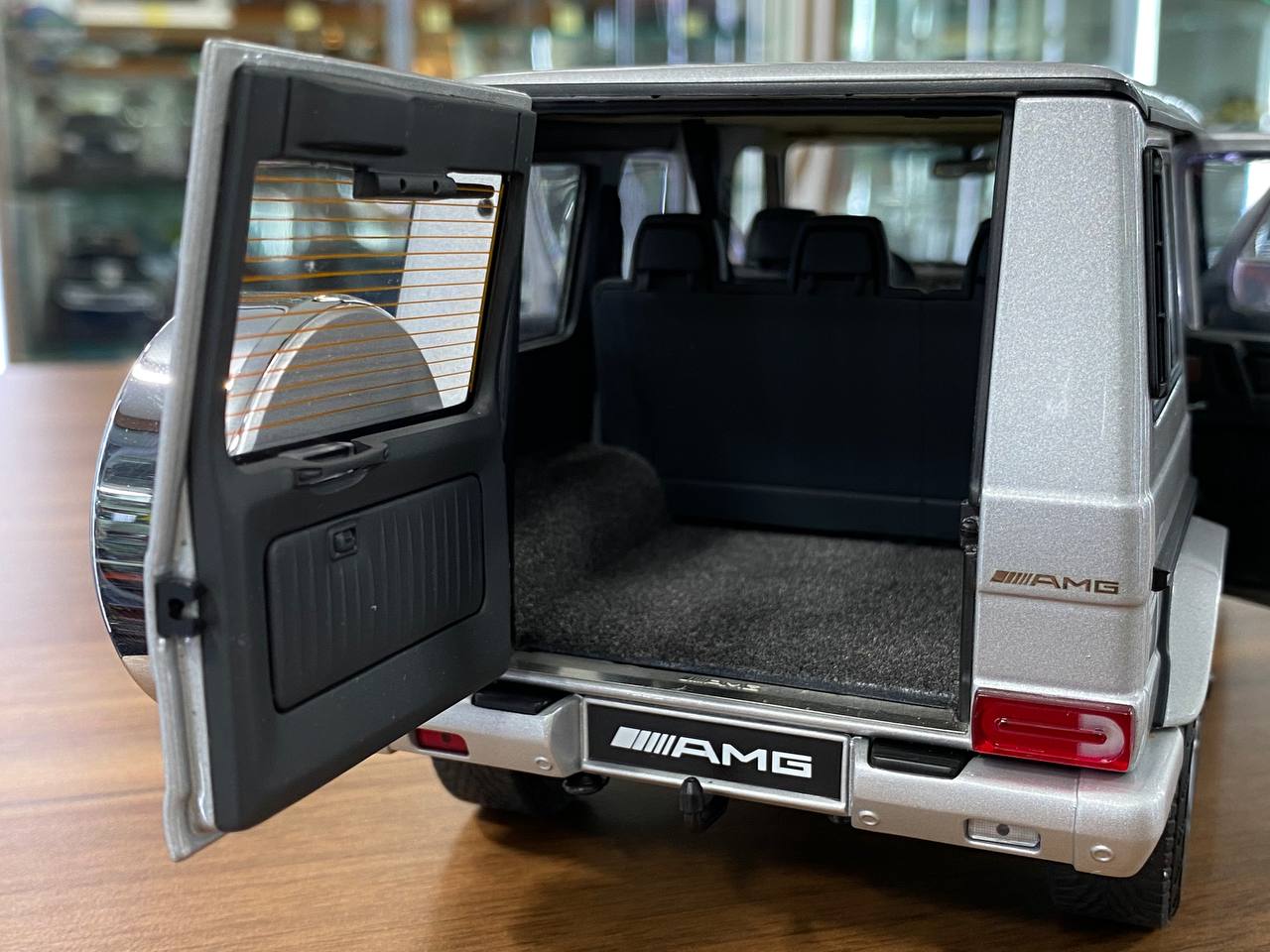 Autoart Mercedes benz G 55 AMG 2009 [1/18 Diecast silver]