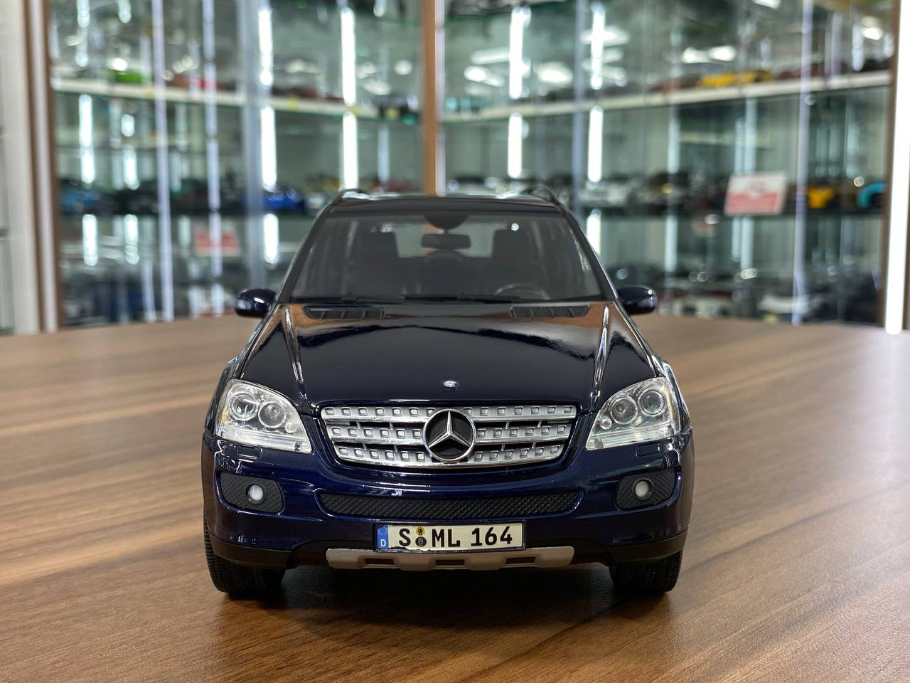 Minichamps Mercedes-Benz M-Class - Blue (1/18 Scale , Diecast)