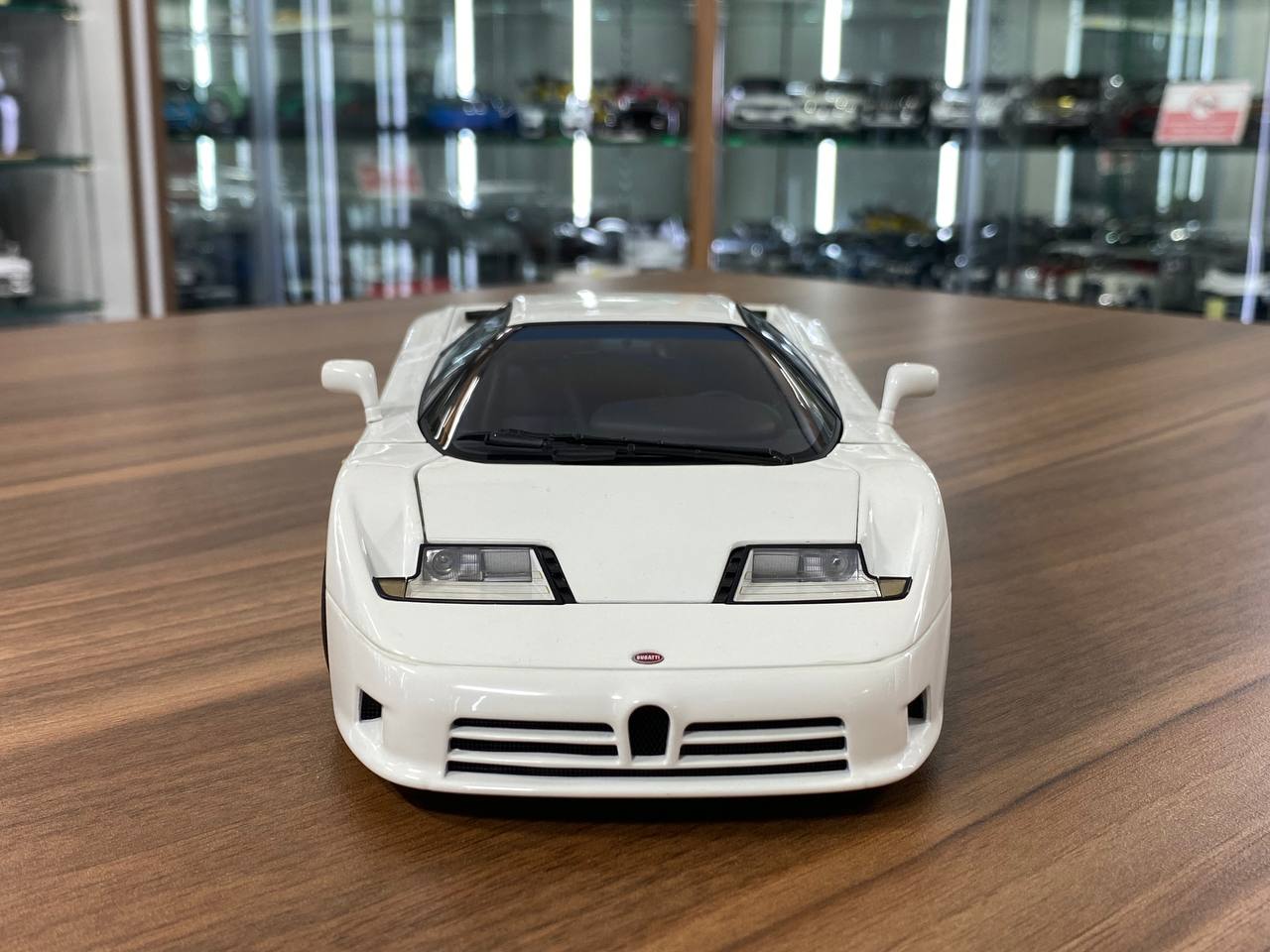 1/18 Diecast Bugatti EB 110 White AUTOart Scale Model Car