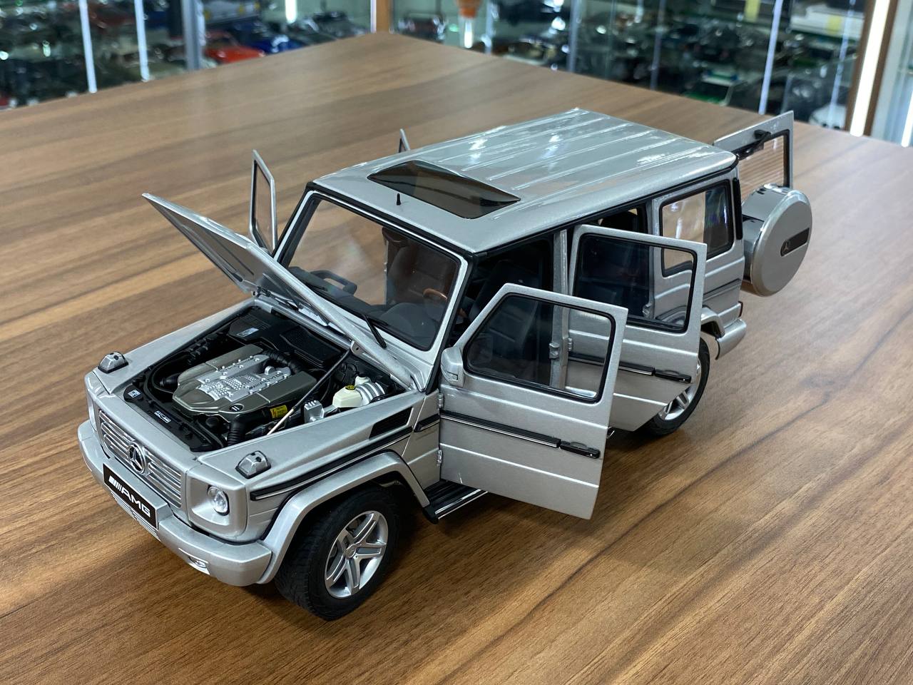 Autoart Mercedes benz G 55 AMG 2009 [1/18 Diecast silver]