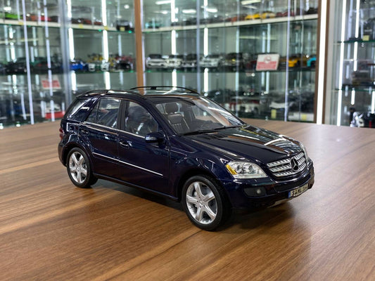 Minichamps Mercedes-Benz M-Class - Blue (1/18 Scale , Diecast)