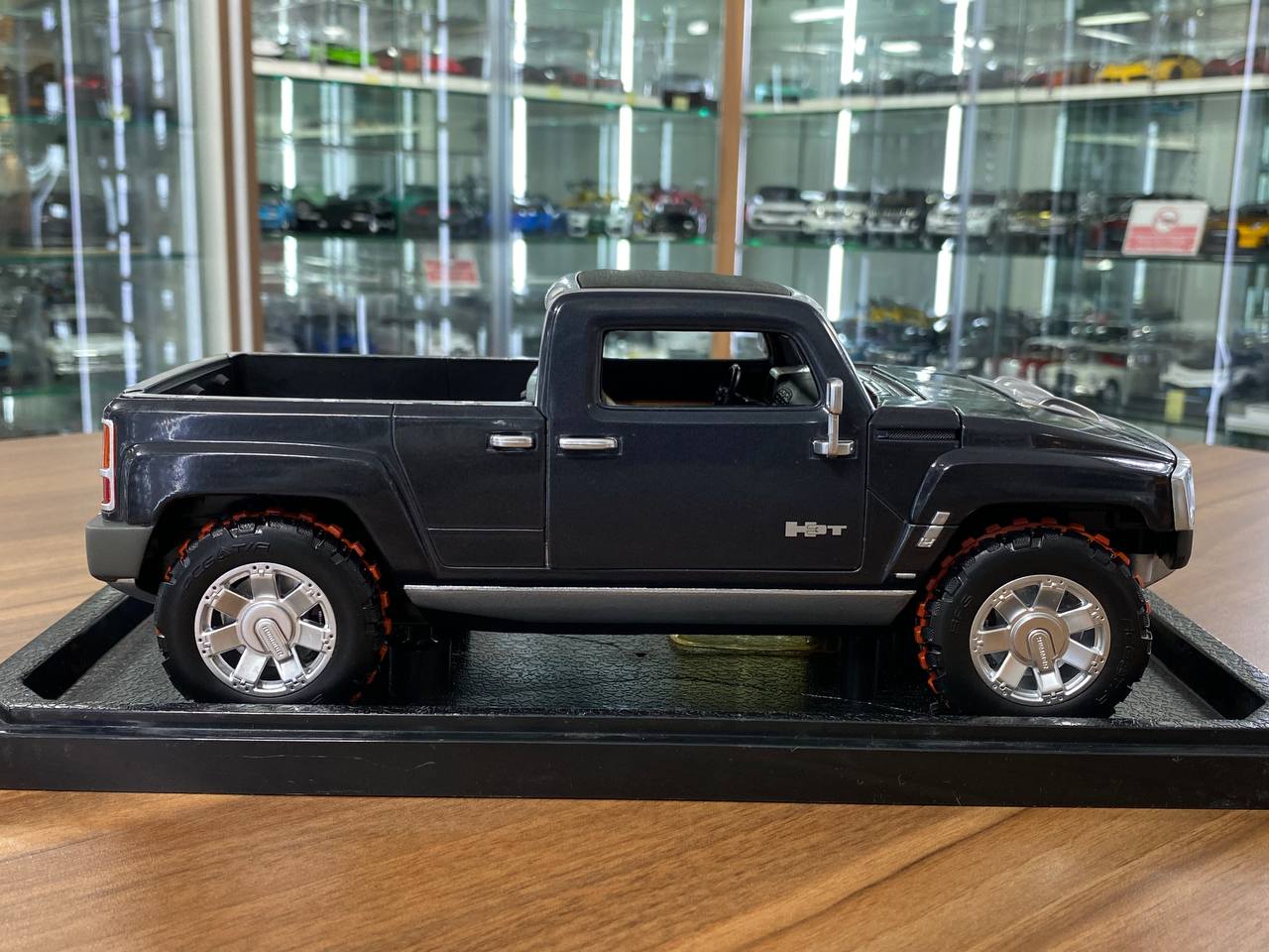 1/18 Diecast Hummer H3T Black Model Car by Hot Wheels