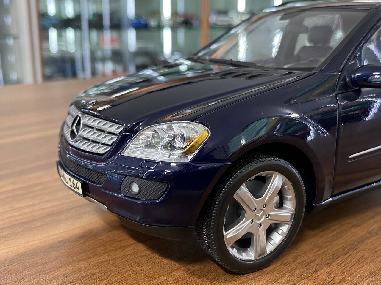 Minichamps Mercedes-Benz M-Class - Blue (1/18 Scale , Diecast)