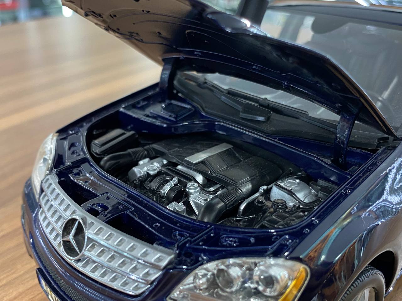 Minichamps Mercedes-Benz M-Class - Blue (1/18 Scale , Diecast)
