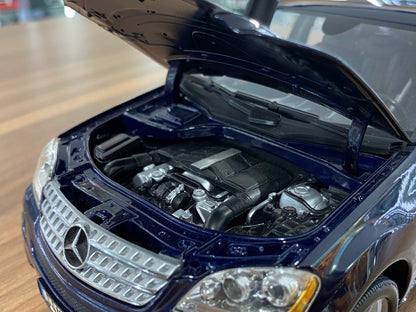 Minichamps Mercedes-Benz M-Class - Blue (1/18 Scale , Diecast)