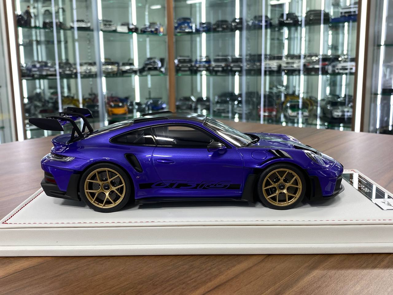 Ivy Model 1/18 Porsche 911 992 GT3 RS Weissach – Ultraviolet, Limited to 20 pcs