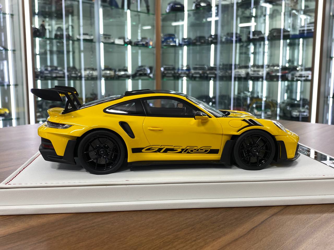Ivy Model 1/18 Porsche 911 992 GT3 RS Weissach – Racing Yellow with Black Wheels, Limited to 25 pcs.