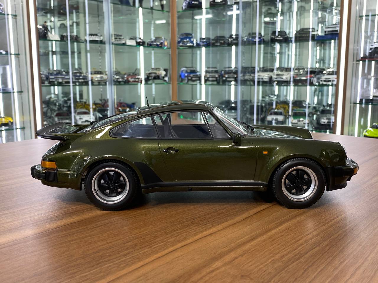 1/12 Diecast Model – Porsche 911 Turbo (1977) Olive by Minichamps