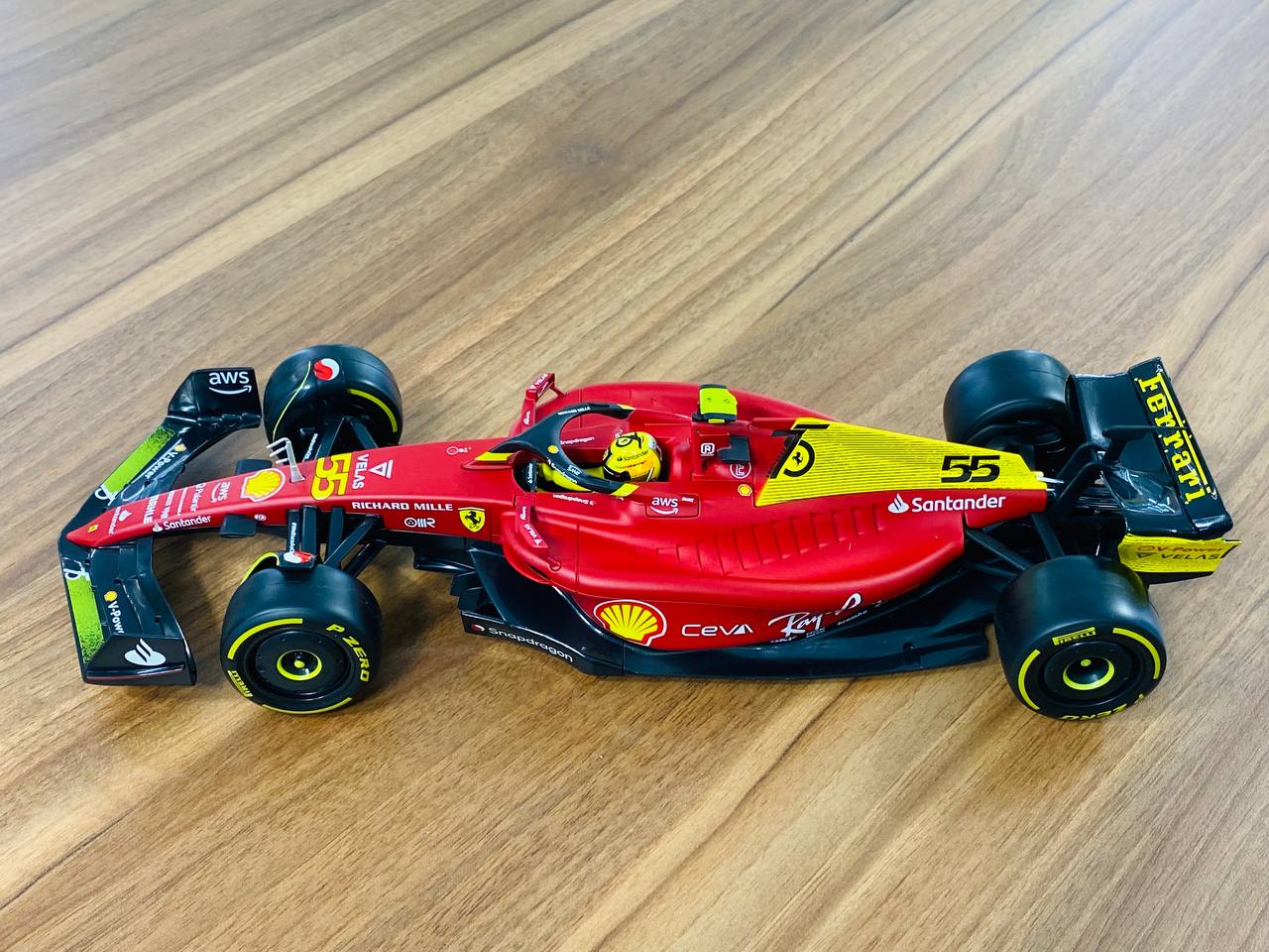 1/18 Metal Diecast Bburago Ferrari F1-75 C.Sainz #55 (2022) Matt Red/Yellow