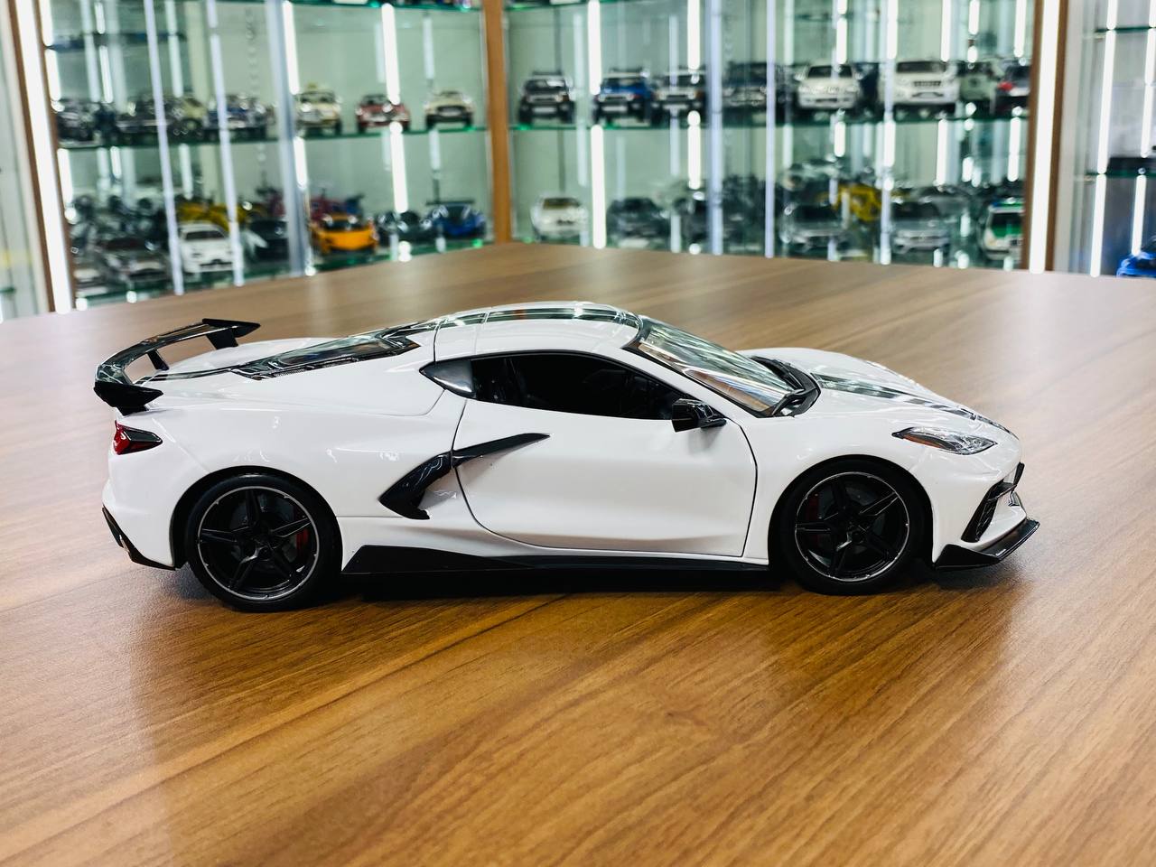 1/18 Diecast Full opening  Maisto Chevrolet Corvette Stingray Coupe 2020 White