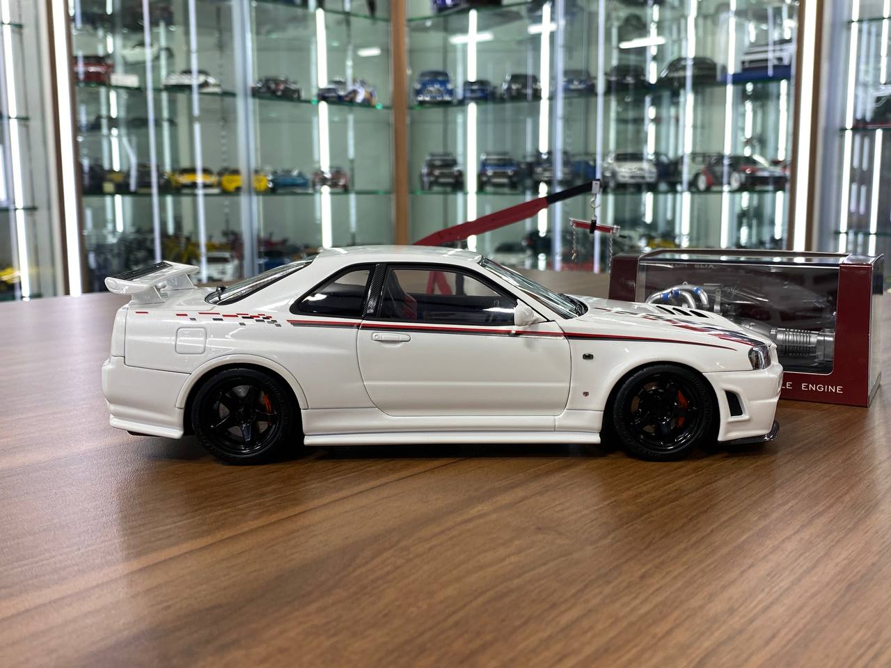 1/18 Metal Diecast - Nissan Skyline GT-R R34 (Nismo) CRS Livery White by MotorHelix