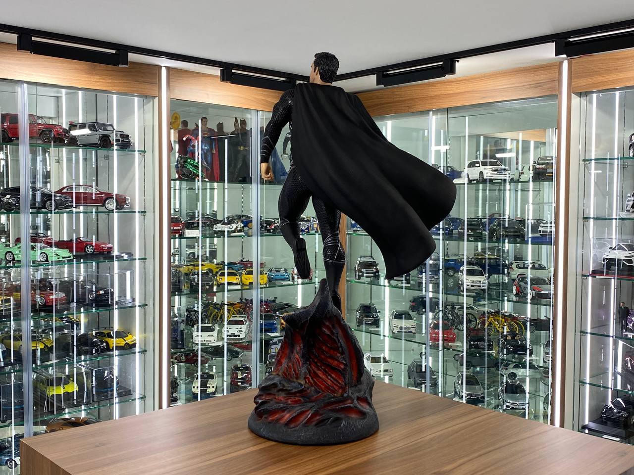 SUPERMAN  Black Suit “Justice League” Figure