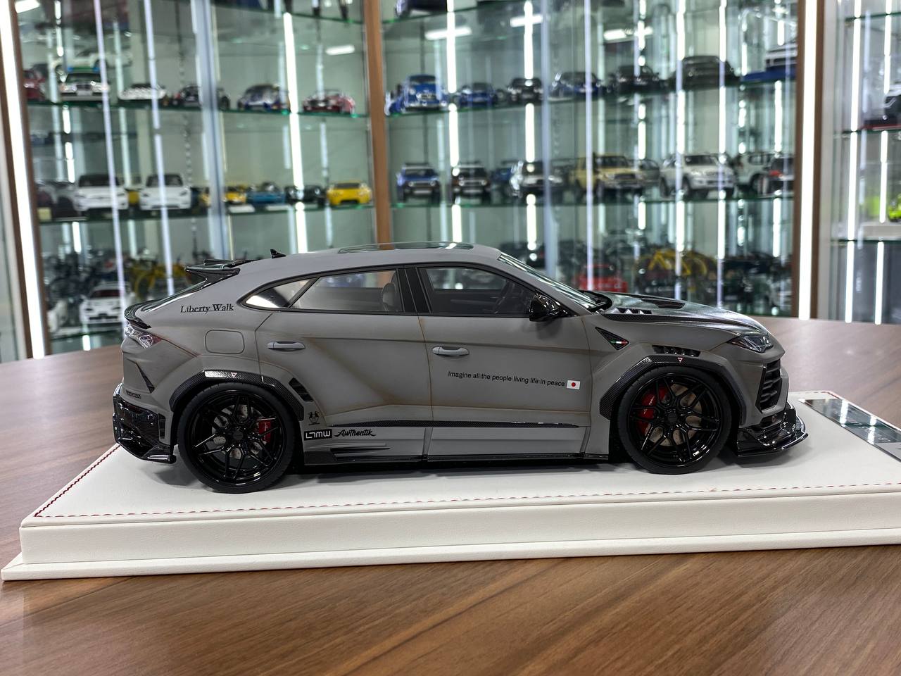 1:18 Resin Model  - IVY Model Lamborghini URUS LB Works (Fighter Grey)