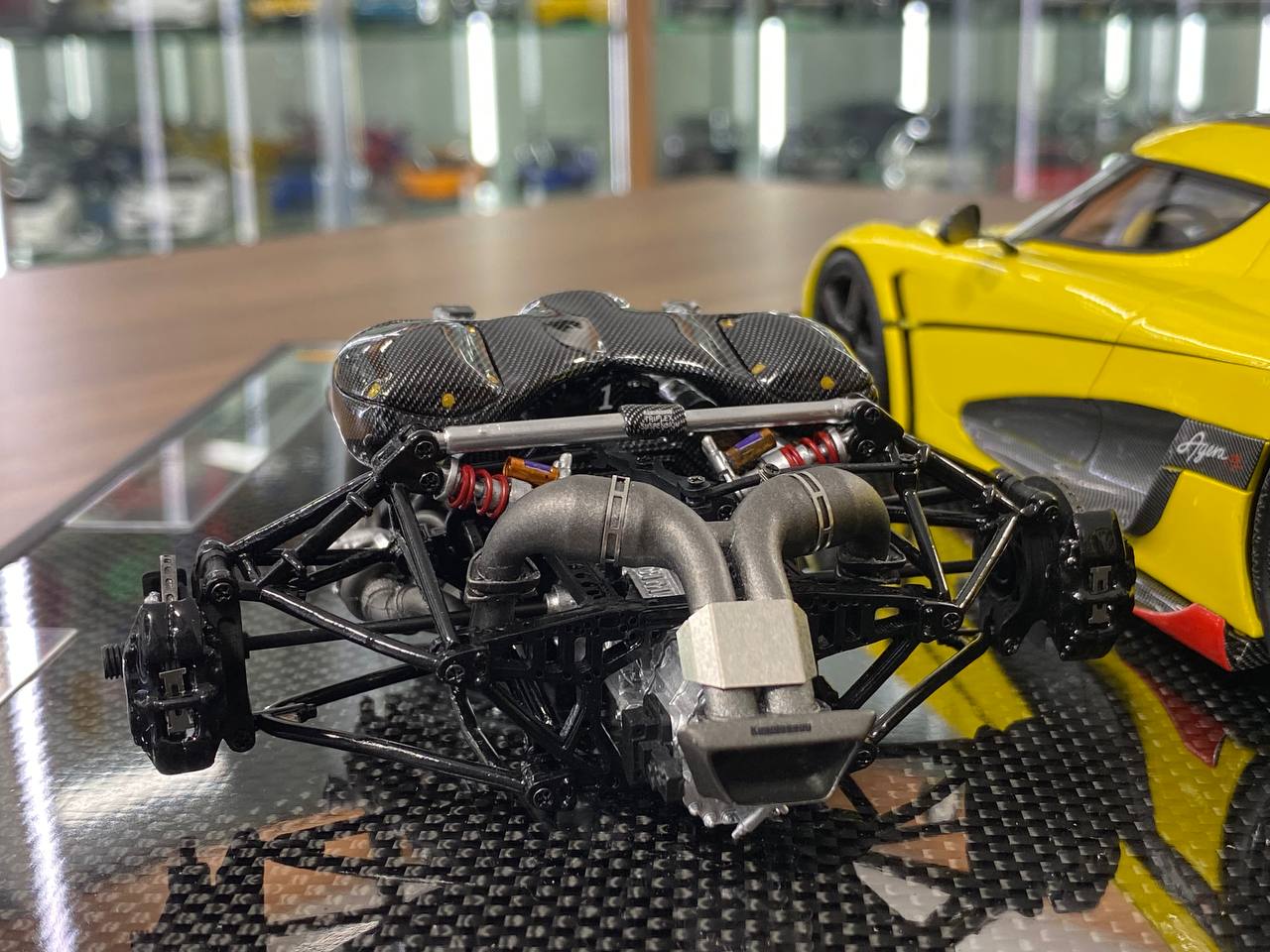 1:18 Resin - General Models Koenigsegg Agera ML with Engine (Yellow/Carbon)