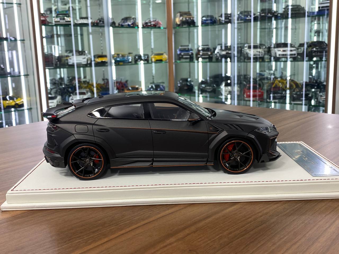 1:18 Resin Model - Davis & Giovanni Lamborghini URUS Mansory
