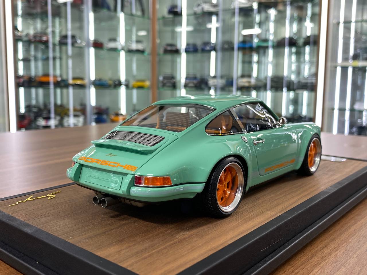 1/18 Porsche Singer 911 Timothy & Pierre in Tiffany