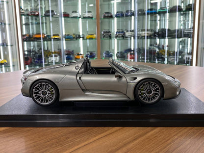 1/18 Welly Metal Diecast - Porsche 918 Spyder in Grey (opening doors)